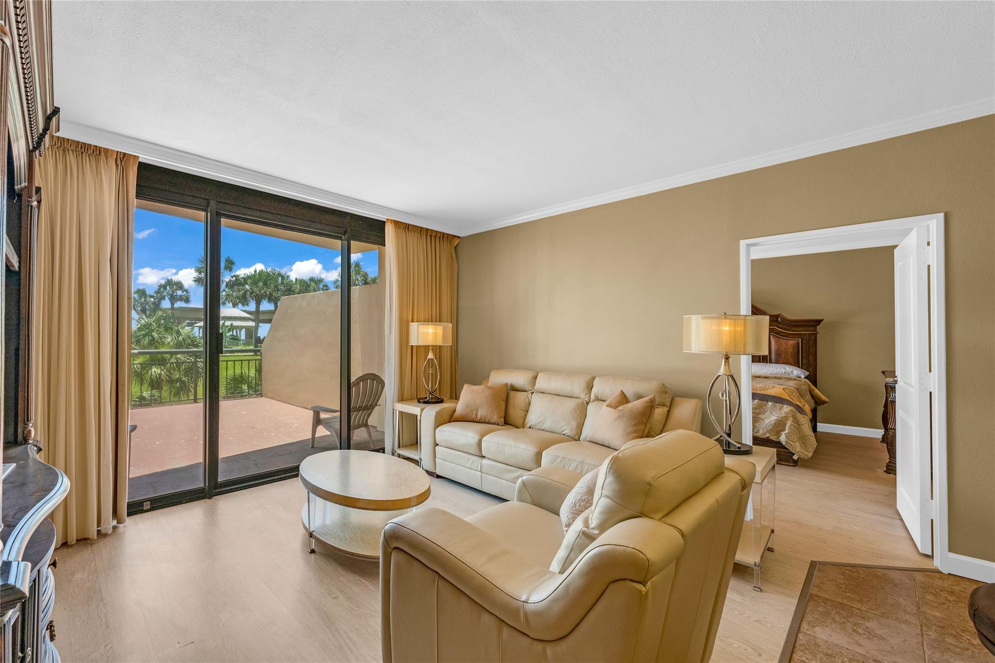 5220 Seawall Boulevard 332/333