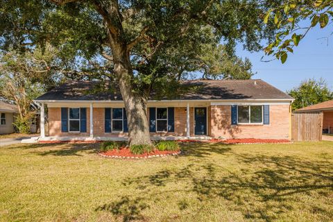 Photo of 5258 Willowbend Boulevard, Houston, TX 77096 (MLS # 7068026)