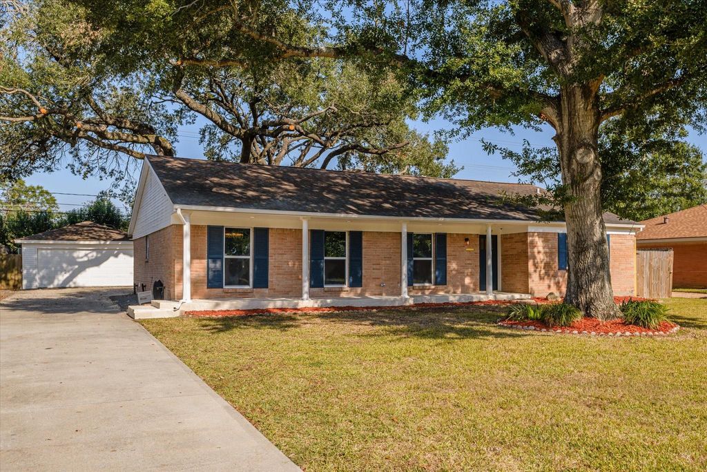 Photo of 5258 Willowbend Boulevard, Houston, TX 77096 (MLS # 7068026)