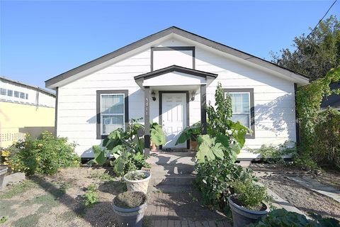 Photo of 5811 Eastwood Street, Houston, TX 77021 (MLS # 87202940)