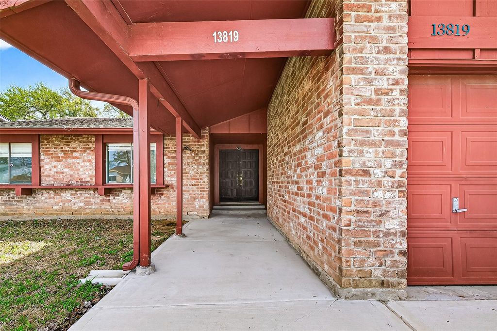 Photo of 13819 Southline Road, Sugar Land, TX 77498 (MLS # 85957041)