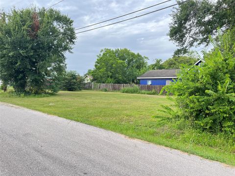 Photo of 512 Travis Street, Richmond, TX 77469 (MLS # 12835790)