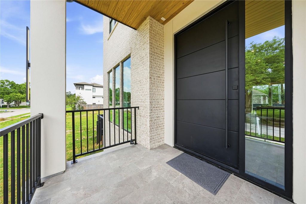 Photo of 5011 Glenmeadow Drive, Houston, TX 77096 (MLS # 1033804)