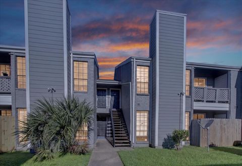 Condo For Sale - 12500 Sandpiper Drive #193<br/> Houston, TX 77035
