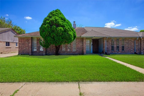 Photo of 9423 Bollingbrook Drive, Houston, TX 77083 (MLS # 40250432)