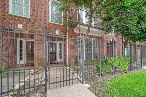 Townhouse For Sale - 1814 Matthews Street<br/> Houston, TX 77019