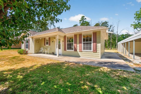 Homes For Sale - 114 Holly Berry Street<br/> Onalaska, TX 77360