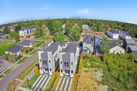 Photo of 4805 Paula Street, Houston, TX 77033 (MLS # 23012044)