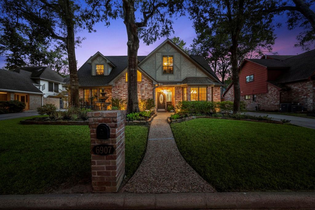 Photo of 6907 Fawncliff Drive, Houston, TX 77069 (MLS # 94454131)
