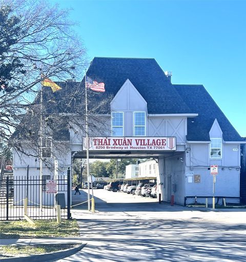 8200 Broadway Street 806 S Houston TX 77061