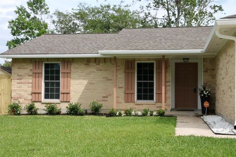 Photo of 306 Maple Leaf Street, League City, TX 77573 (MLS # 46138222)
