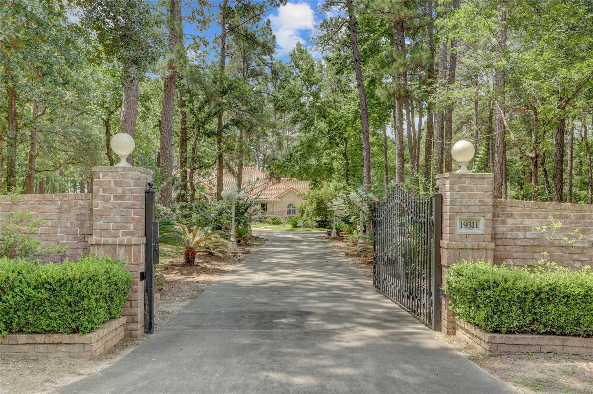 19311 Country Lake Drive