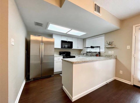 Townhouse For Rent - 11525 Beechnut Street<br/> Houston, TX 77072