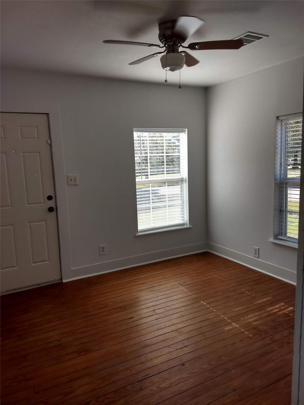 Photo of 414 Avenue E, Highlands, TX 77562 (MLS # 21061054)