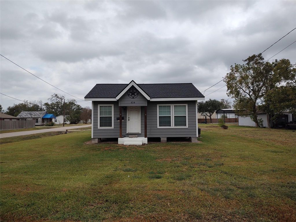 Photo of 414 Avenue E, Highlands, TX 77562 (MLS # 21061054)