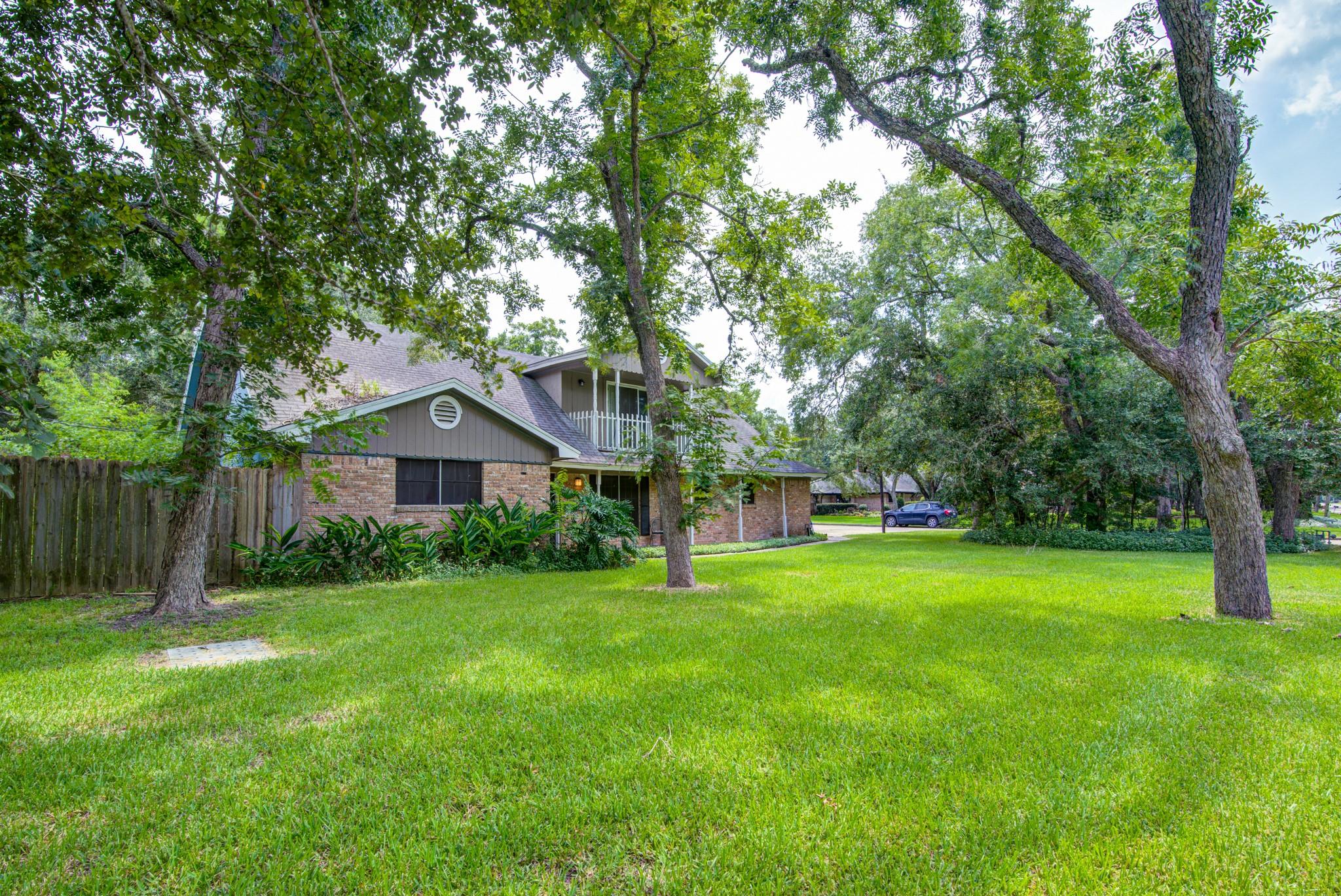 111 W Spreading Oaks Avenue