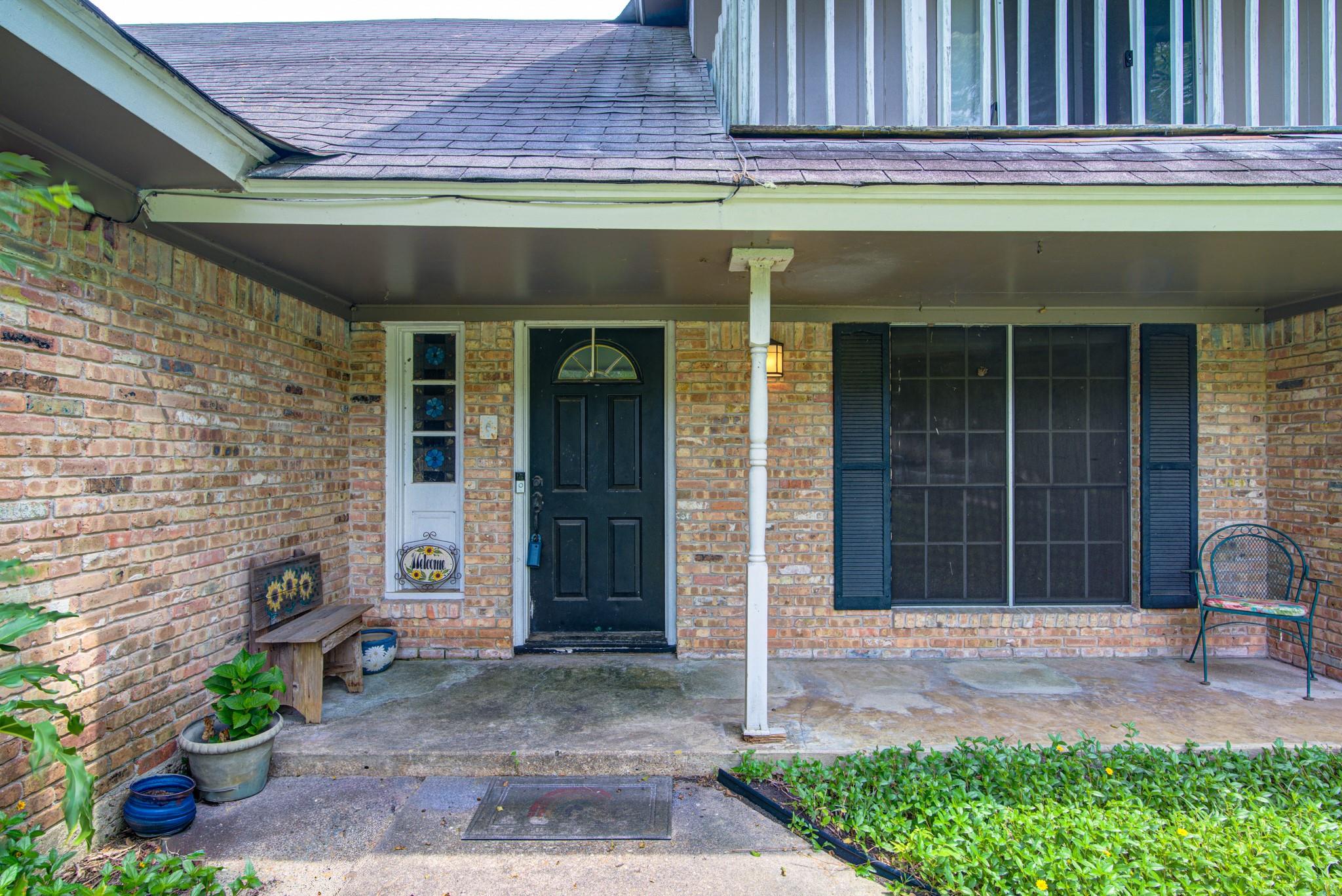111 W Spreading Oaks Avenue