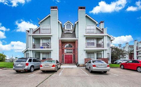 Photo of 10630 Westbrae Parkway #604, Houston, TX 77031 (MLS # 13522575)