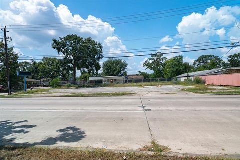 Photo of 741 Mcdaniel Street, Houston, TX 77022 (MLS # 68436624)