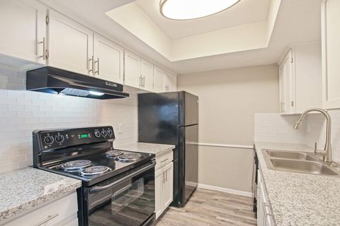 Condo For Rent - 1212 Hampshire Ln #237-1<br/> Richardson, TX 75080