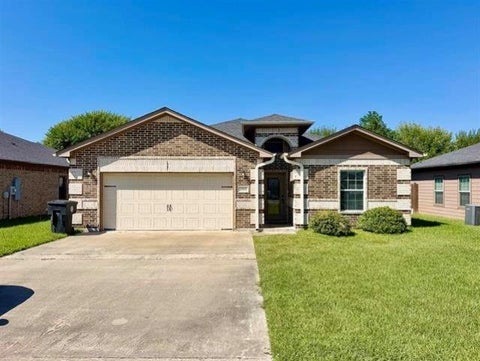 Photo of 2855 Amber Avenue, Groves, TX 77619 (MLS # 52725702)