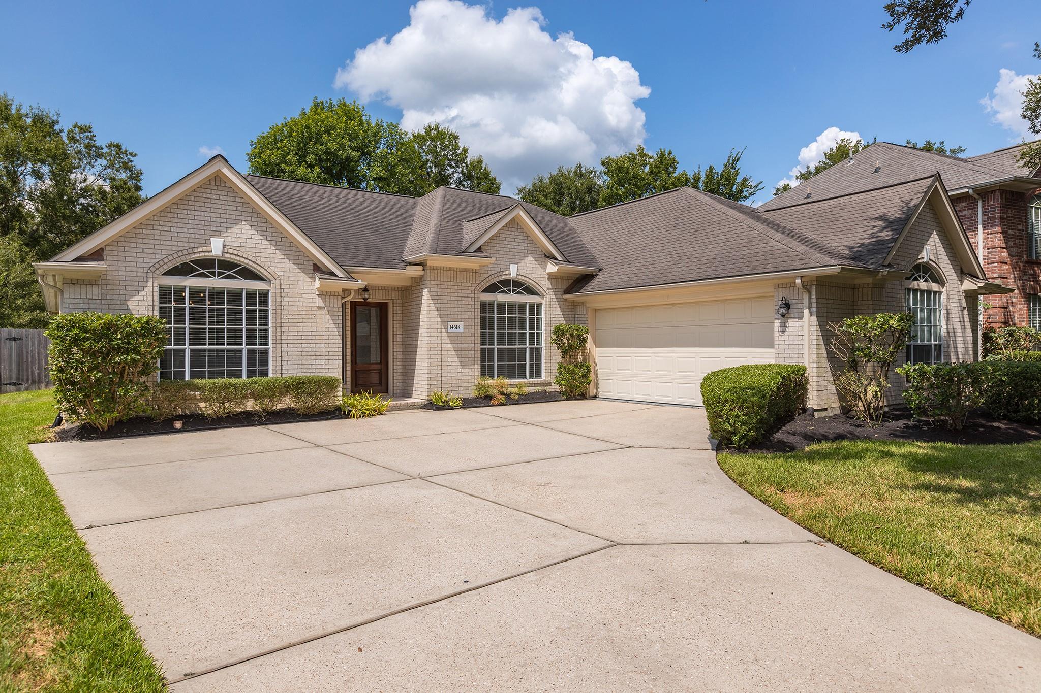14618 Kings Head Drive
