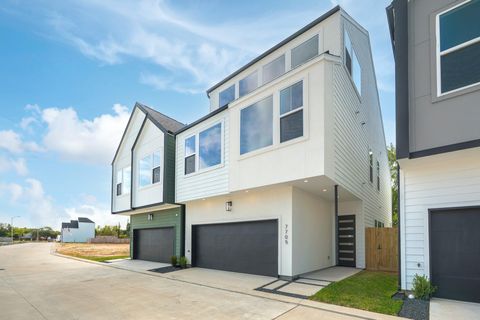 Photo of 7705 Inwood Grove Lane, Houston, TX 77088 (MLS # 91477068)