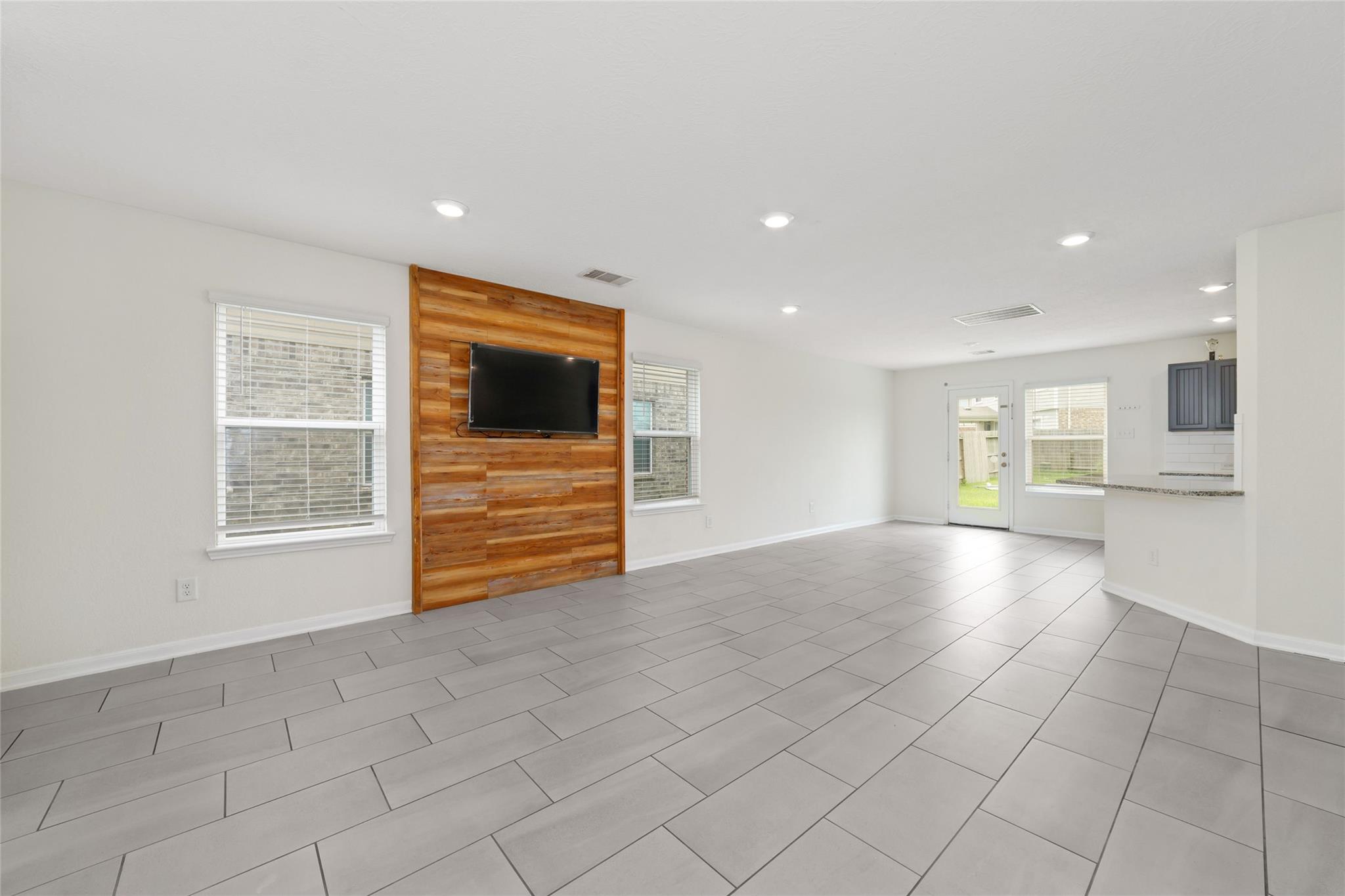 5319 Rose Trellis Street