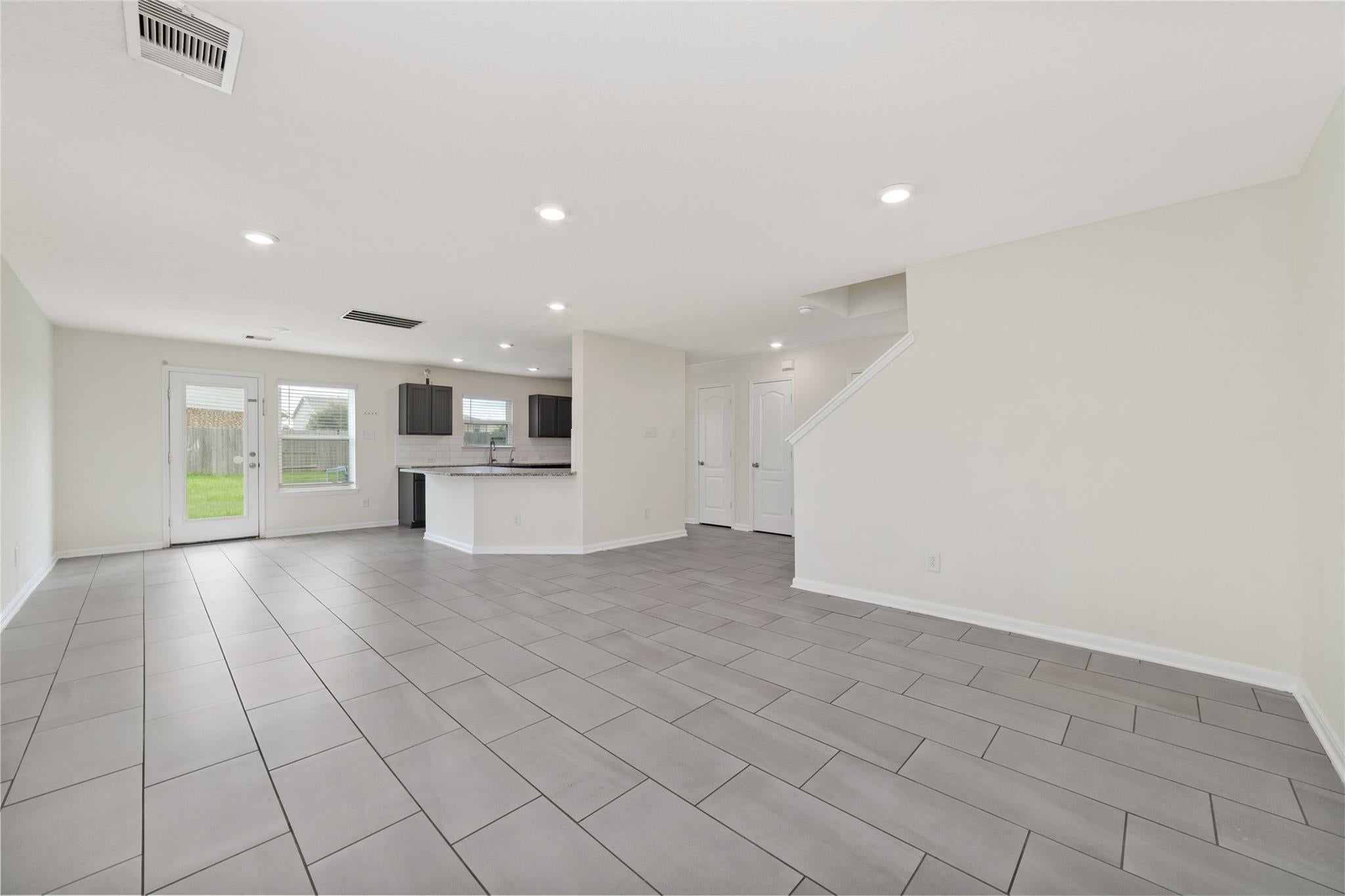 5319 Rose Trellis Street