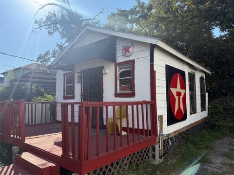 Photo of 951 Elkhart Street, Houston, TX 77091 (MLS # 64667220) Photo of 951 Elkhart Street, Houston, TX 77091 (MLS # 64667220)