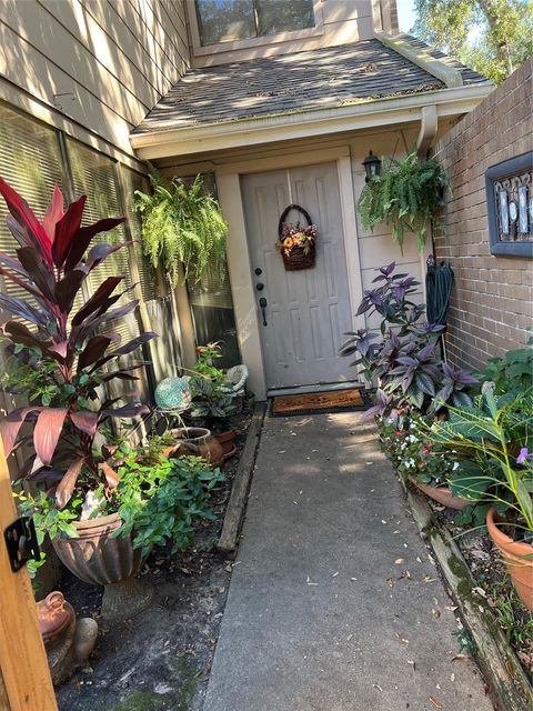 Photo of 13902 Hollowgreen Drive #27, Houston, TX 77082 (MLS # 13739459)