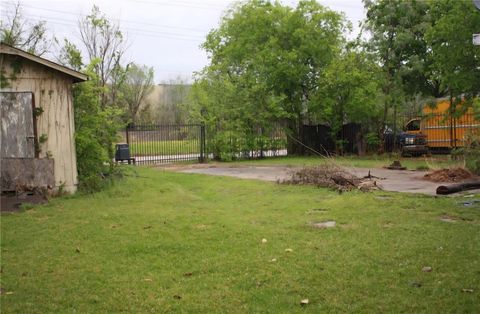 Photo of 1403 E 36th Street, Houston, TX 77022 (MLS # 7505772)