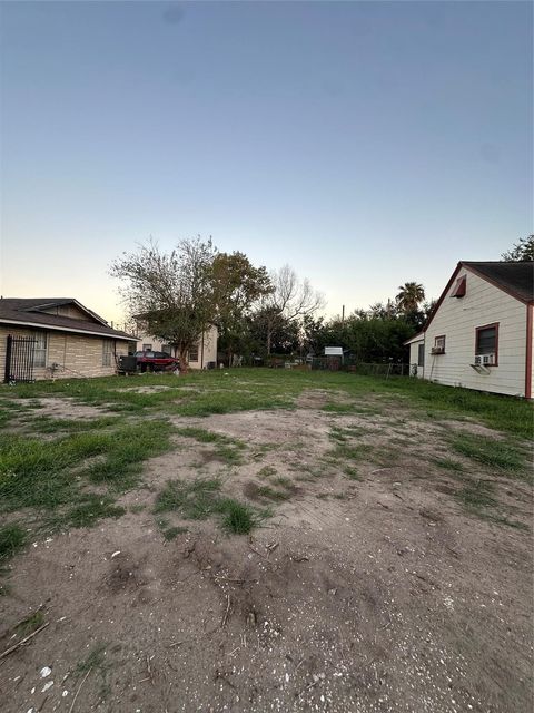 Photo of 6711 Eastwood Street, Houston, TX 77021 (MLS # 45430901) Photo of 6711 Eastwood Street, Houston, TX 77021 (MLS # 45430901)