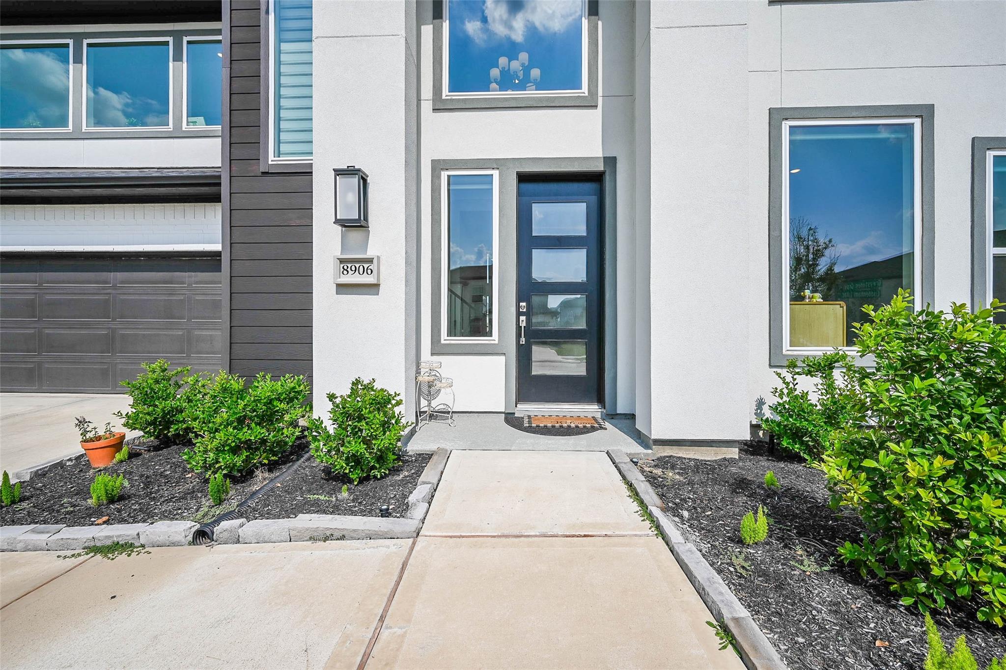 8906 Luddenham Lilac Lane