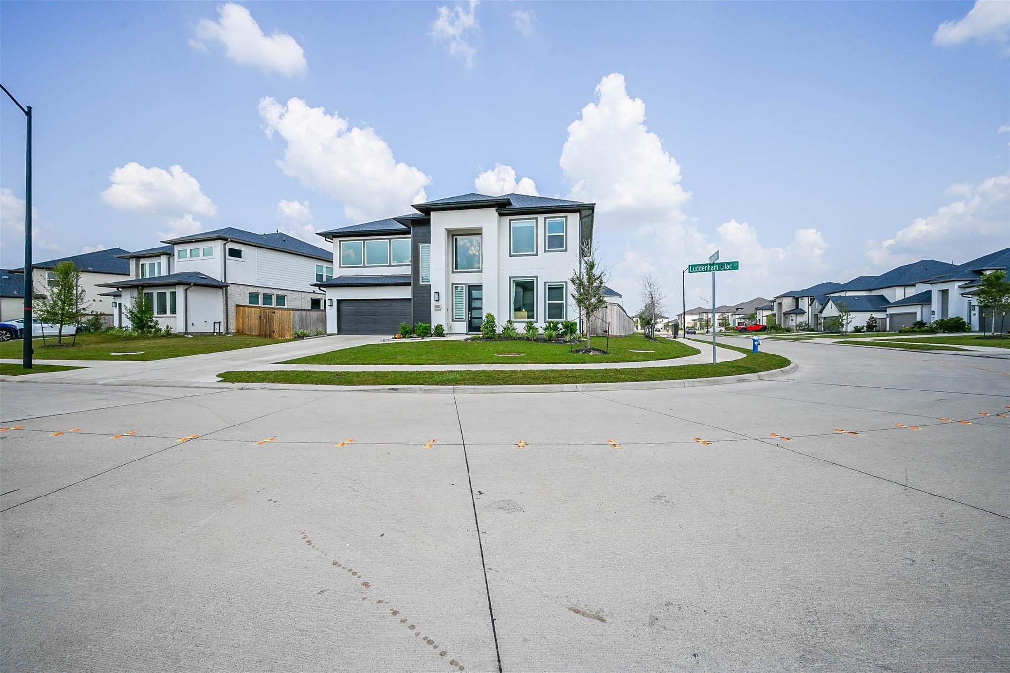 8906 Luddenham Lilac Lane