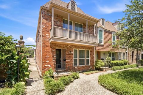 Photo of 450 N Post Oak Lane, Houston, TX 77024 (MLS # 98295564)