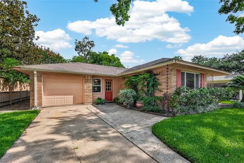 Photo of 2126 Lamonte Lane, Houston, TX 77018 (MLS # 27476028)