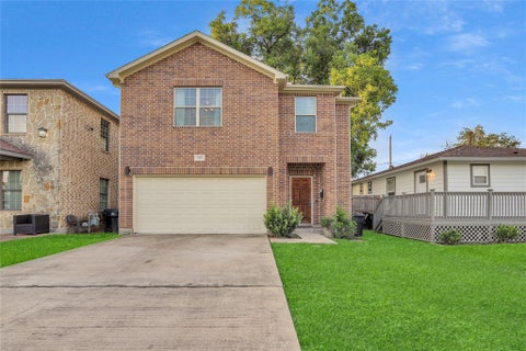 Photo of 919 E 36th Street, Houston, TX 77022 (MLS # 26600508)