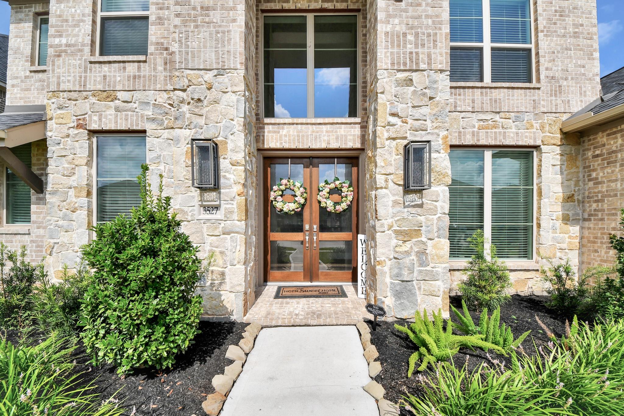 3527 Highcliffe Drive