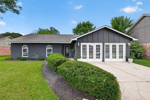 Photo of 13819 Ivymount Drive, Sugar Land, TX 77498 (MLS # 83657407)