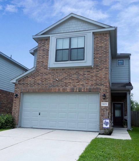 Homes For Sale - 16031 Thornbill Lane<br/> Houston, TX 77084
