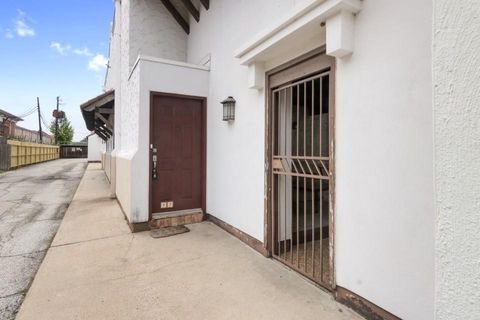 Photo of 2744 Briarhurst Drive #49, Houston, TX 77057 (MLS # 10548770)