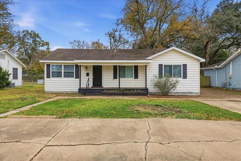2003 Gary Avenue Nederland TX 77627