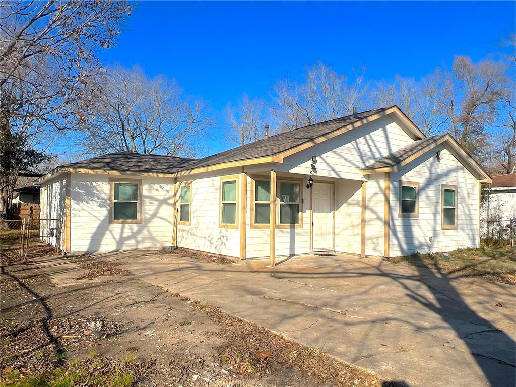 Photo of 13701 Texarkana Street, Houston, TX 77015 (MLS # 68701398)