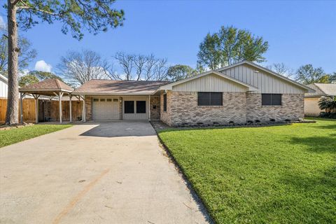 Photo of 1703 Raintree Street, Baytown, TX 77520 (MLS # 86545307)