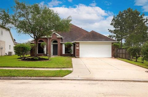 Photo of 4723 Richmond Knoll Lane, Fresno, TX 77545 (MLS # 38588269)