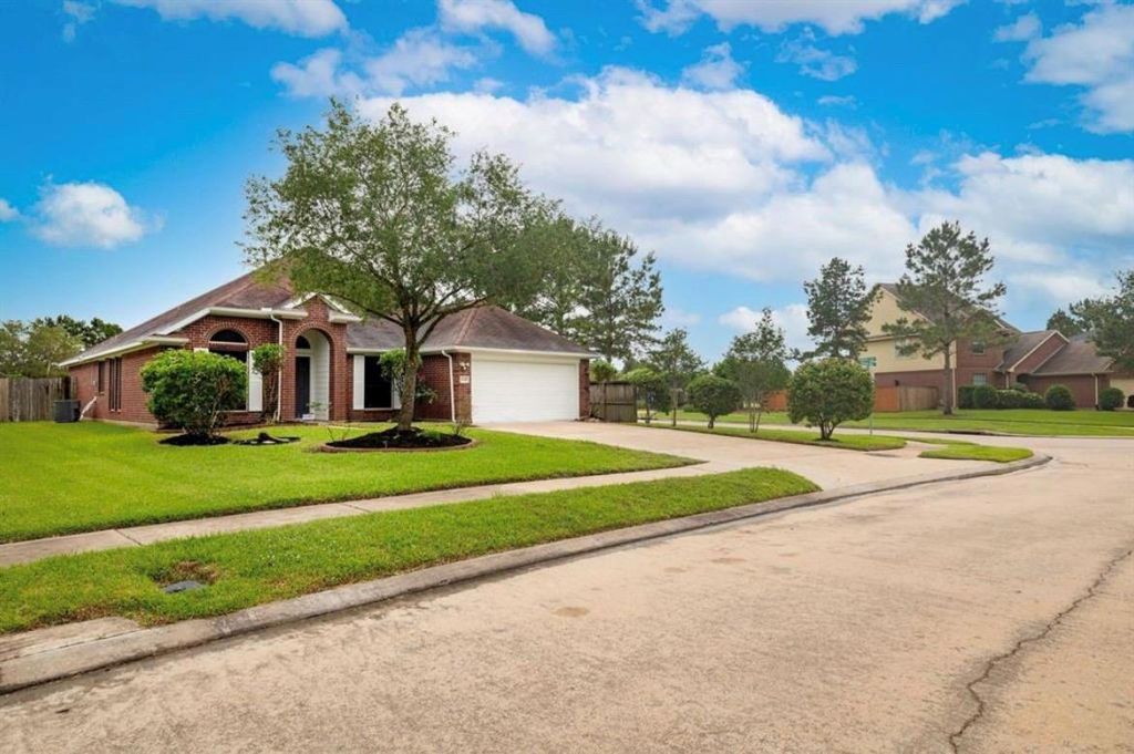 Photo of 4723 Richmond Knoll Lane, Fresno, TX 77545 (MLS # 38588269)