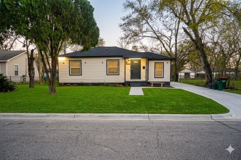 916 Parkway Street Baytown TX 77520