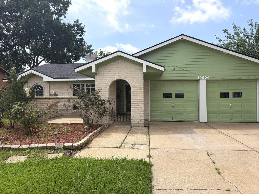 Photo of 10606 Kirkshire Drive, Houston, TX 77089 (MLS # 90240054)