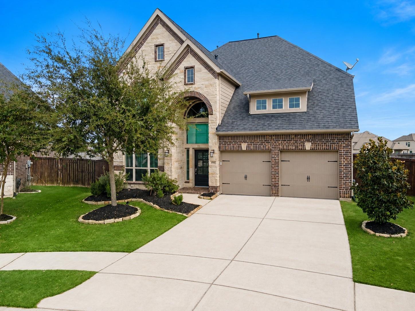 6902 N Elmwood Trail